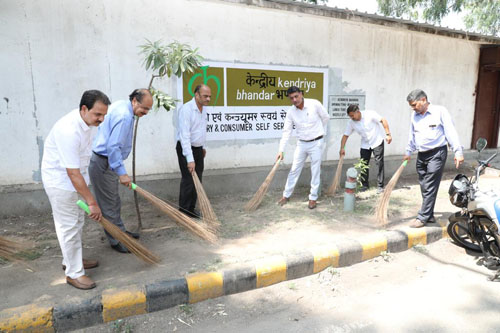 'Swachha Bharat' conducted by Kendriya Bhandar officers and employees at various Kendriya Bhandar Stores on 01st  October 2023